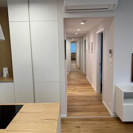 Stylish With Stunning View Possibility Of Parking Appartement *